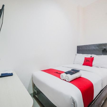 Reddoorz Plus Near Mall Ciputra Jakarta Exterior photo