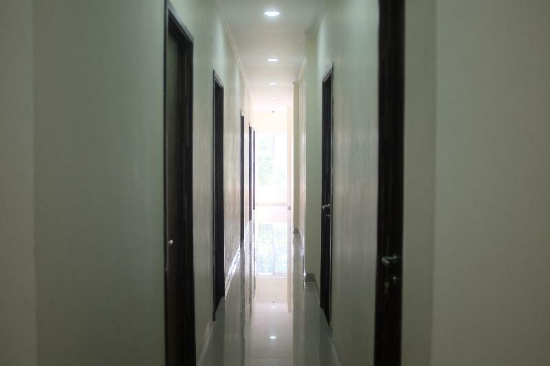 Reddoorz Plus Near Mall Ciputra Jakarta Exterior photo